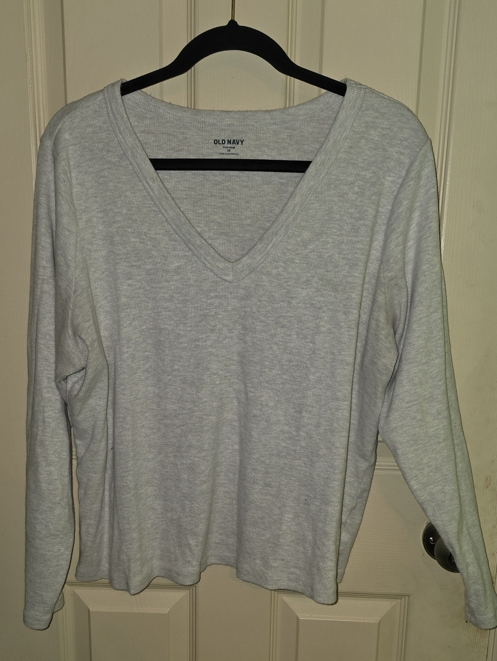 Old Navy Light Gray V-Neck Long Sleeve Tee